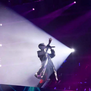 裸体暴乳家政妇
